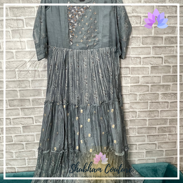 Grey long dress with crushed fabric